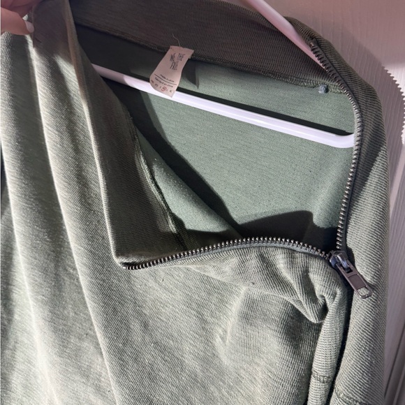 Free People Olive Green Lightweight Knit Zipper Shoulder Sweater | M - Picture 5 of 5